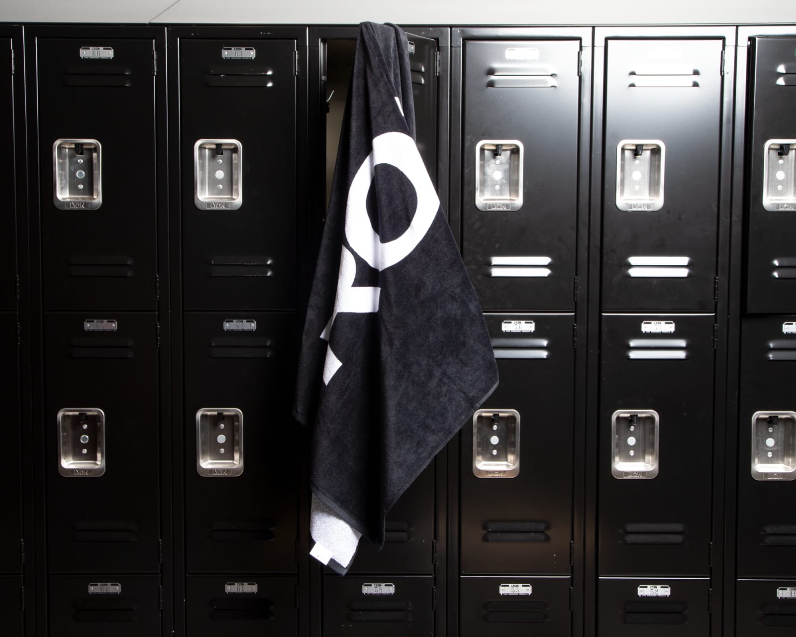 Rogue Beach Towel Rogue Fitness Rogue Beach Towel -Mueller Shop AT0053 web1 s8vouu