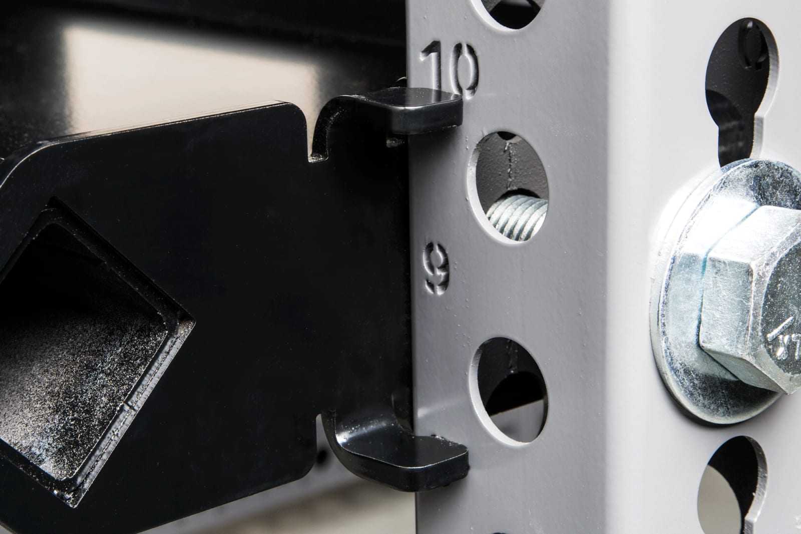 Monster Single Post Storage Shelf Rogue Fitness Monster Single Post Storage Shelf -Mueller Shop MonsterSingleShelf web 10 rtnklt