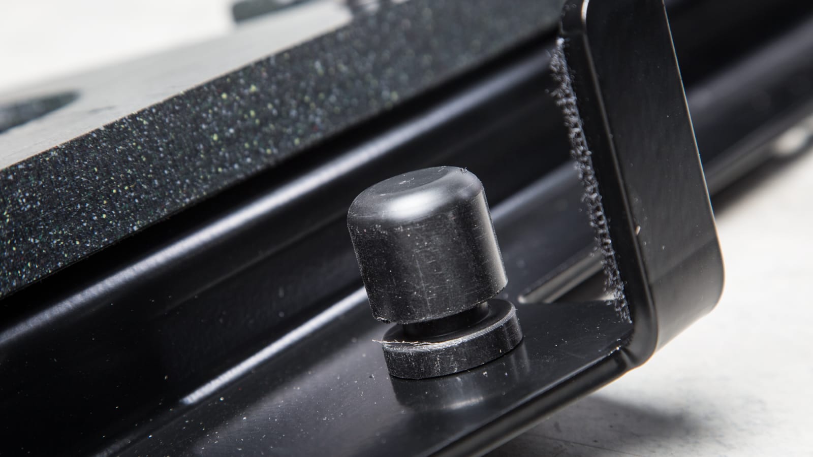 Rogue Monster Keyhole Gun Rack™ Rogue Fitness Rogue Monster Keyhole Gun Rack™ -Mueller Shop RA1567 BLACK MG WEB10 rj50ve